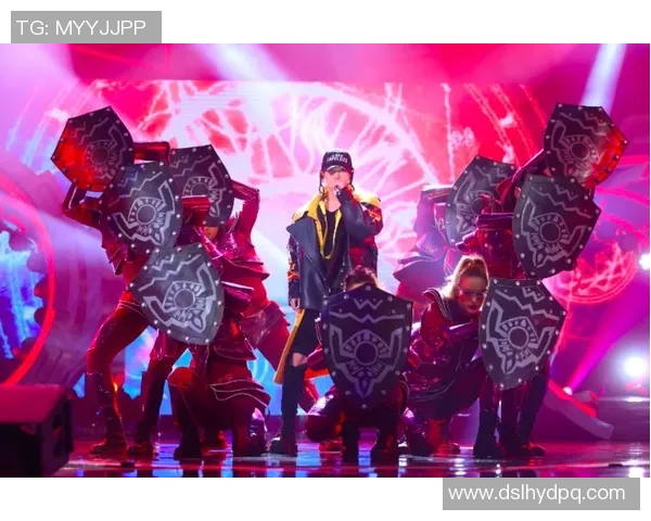 决赛之夜：激烈对决迎来冠军的诞生，谁能最终捧起胜利的奖杯